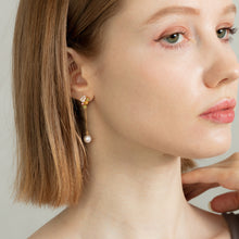 画像をギャラリービューアに読み込む, white bouquet single pierced earring ホワイトブーケ シングル ピアス イヤリング