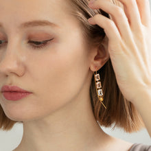 画像をギャラリービューアに読み込む, white quartz cullet single pierced earring ホワイトクォーツ カレット シングル ピアス イヤリング