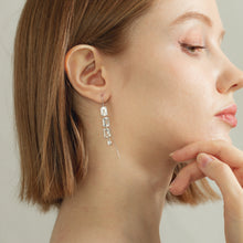 画像をギャラリービューアに読み込む, white quartz cullet single pierced earring ホワイトクォーツ カレット シングル ピアス イヤリング
